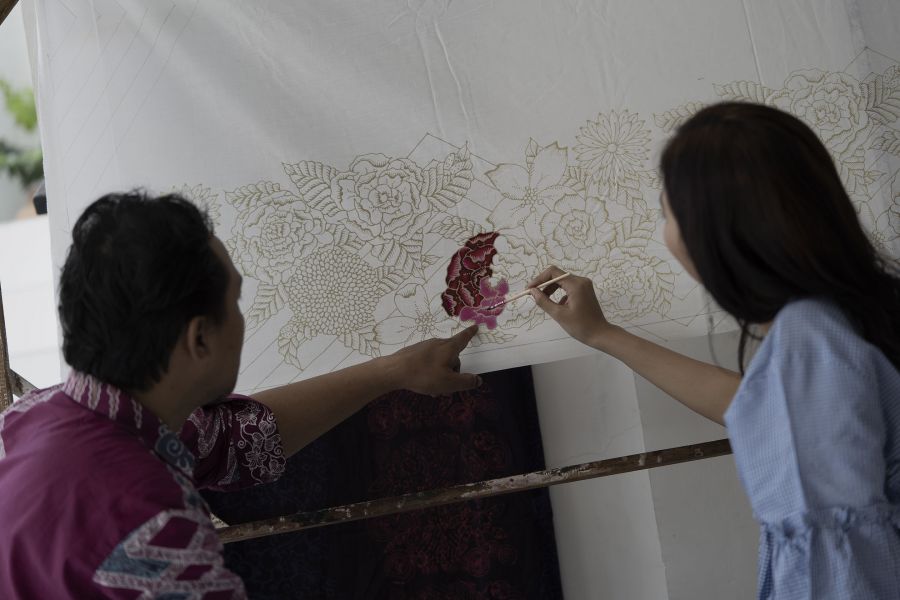 Karya seni batik terkenal di indonesia berasal dari kota