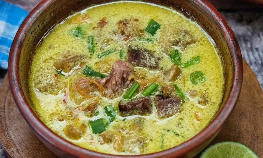 Kuliner Makanan Khas Cirebon Yang Perlu Kalian Coba Empal Gentong